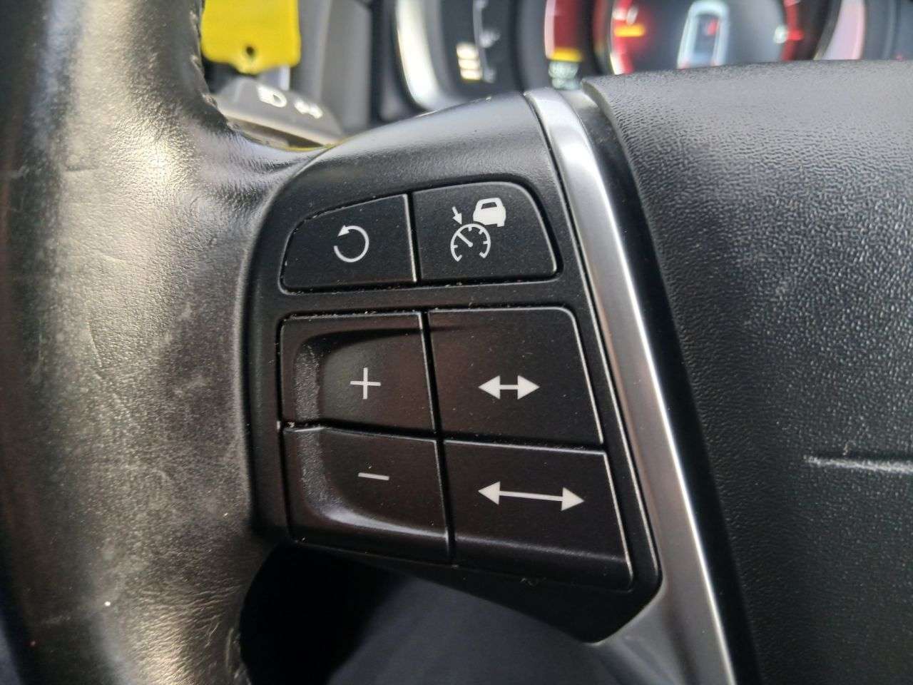 2015 VOLVO V70 2015 VOLVO V70