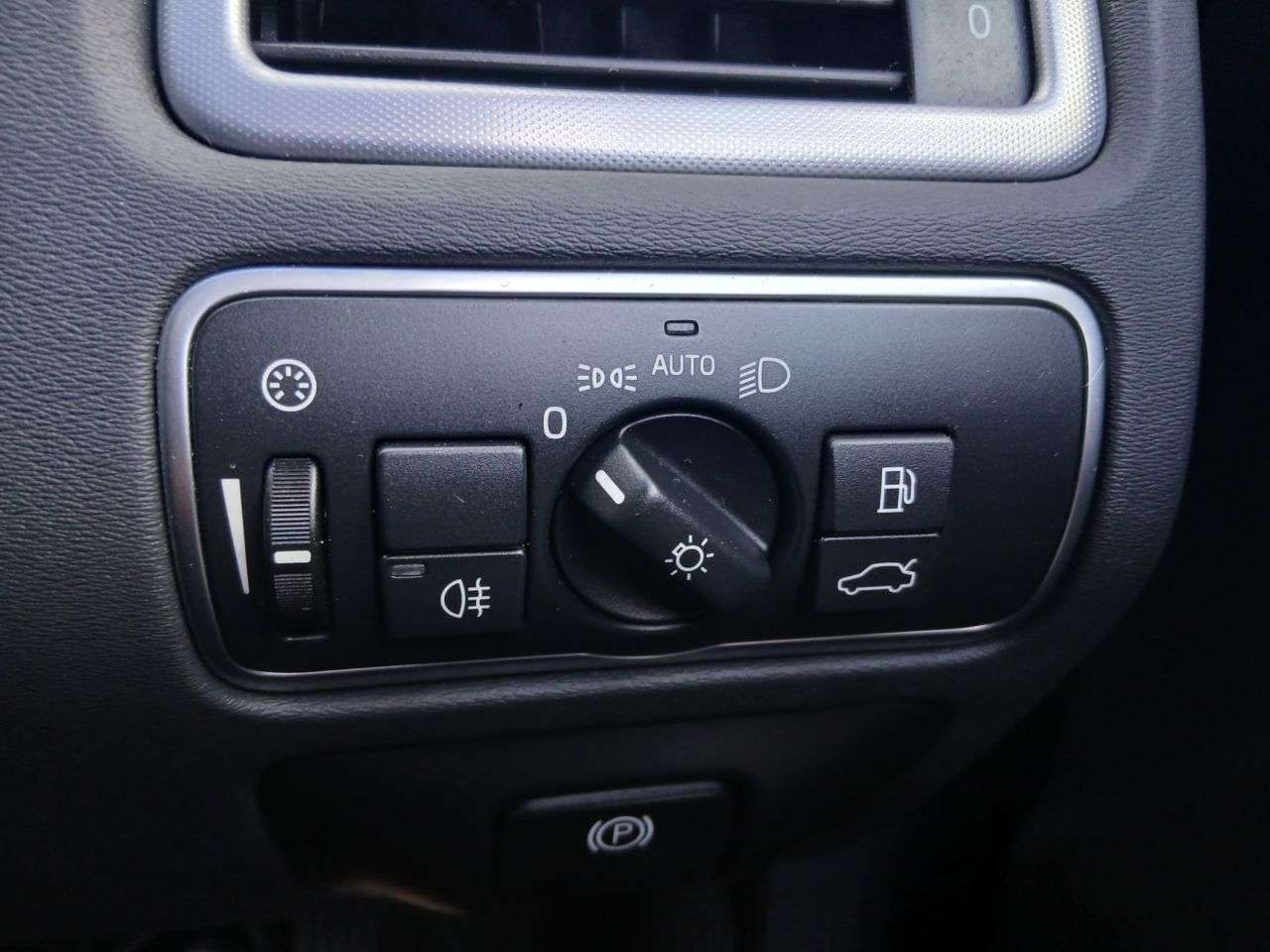 2015 VOLVO V70 2015 VOLVO V70