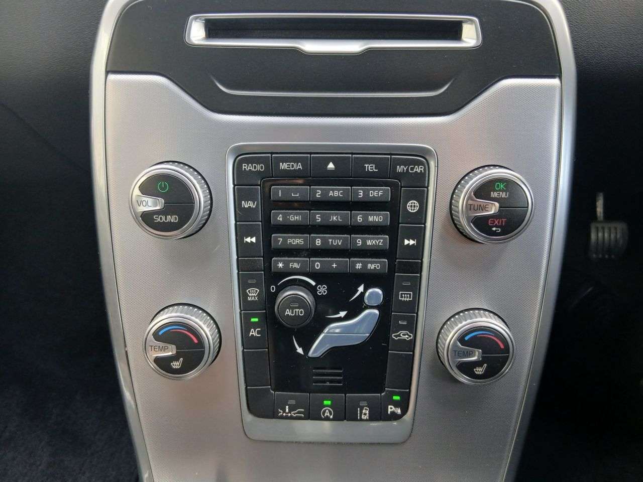2015 VOLVO V70 2015 VOLVO V70