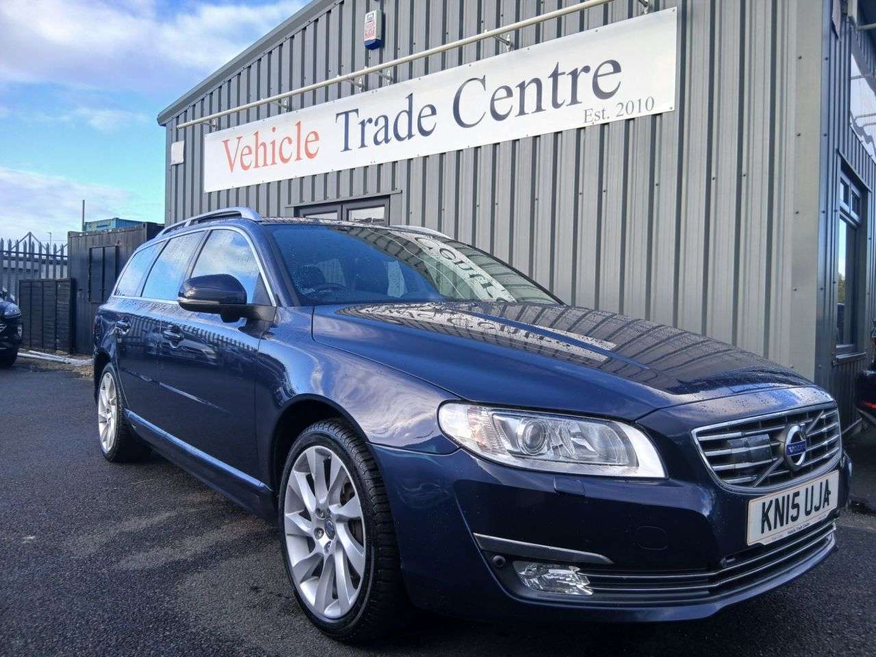 A 2015 VOLVO V70 2.4 D5 SE Lux Estate 5dr Diesel Manual Euro 5 (s/s) (215 ps) A 2015 VOLVO V70 2.4 D5 SE Lux Estate 5dr Diesel Manual Euro 5 (s/s) (215 ps)