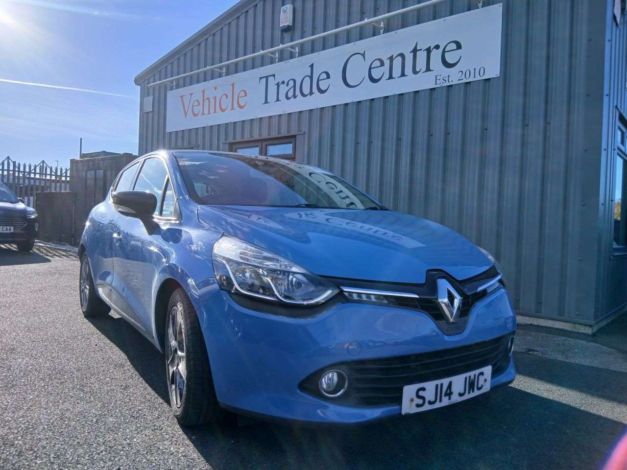 A 2014 RENAULT CLIO 0.9 TCe Dynamique MediaNav Hatchback 5dr Petrol Manual Euro 5 (s/s) (90 ps) A 2014 RENAULT CLIO 0.9 TCe Dynamique MediaNav Hatchback 5dr Petrol Manual Euro 5 (s/s) (90 ps)