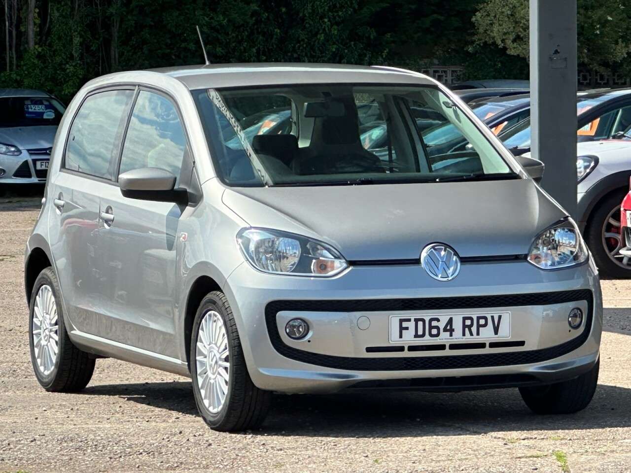 A 2015 VOLKSWAGEN UP 1.0 HIGH UP 5d 74 BHP **HPI CLEAR, FRESH MOT + SVS** A 2015 VOLKSWAGEN UP 1.0 HIGH UP 5d 74 BHP **HPI CLEAR, FRESH MOT + SVS**