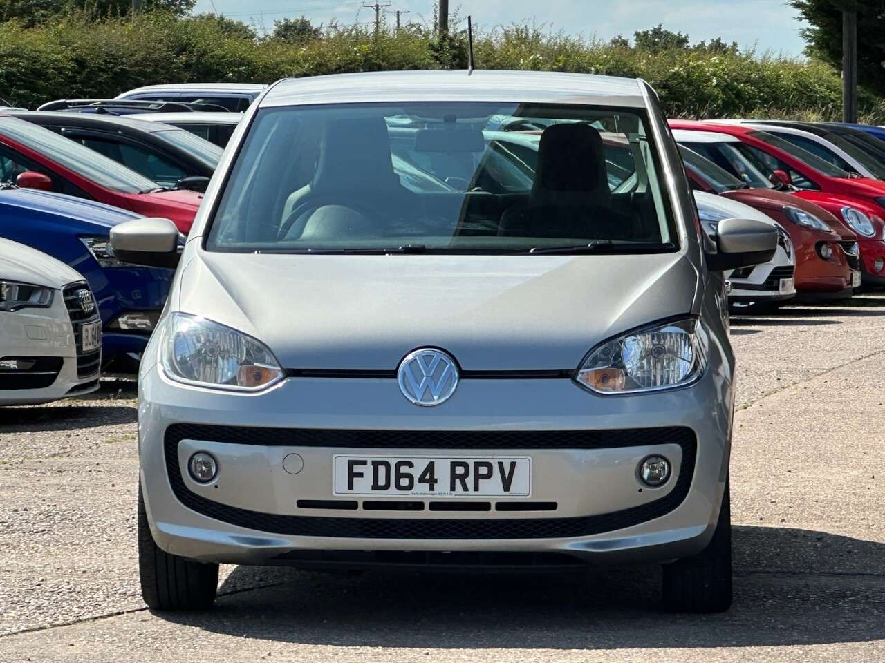 A 2015 VOLKSWAGEN UP 1.0 HIGH UP 5d 74 BHP **HPI CLEAR, FRESH MOT + SVS** A 2015 VOLKSWAGEN UP 1.0 HIGH UP 5d 74 BHP **HPI CLEAR, FRESH MOT + SVS**