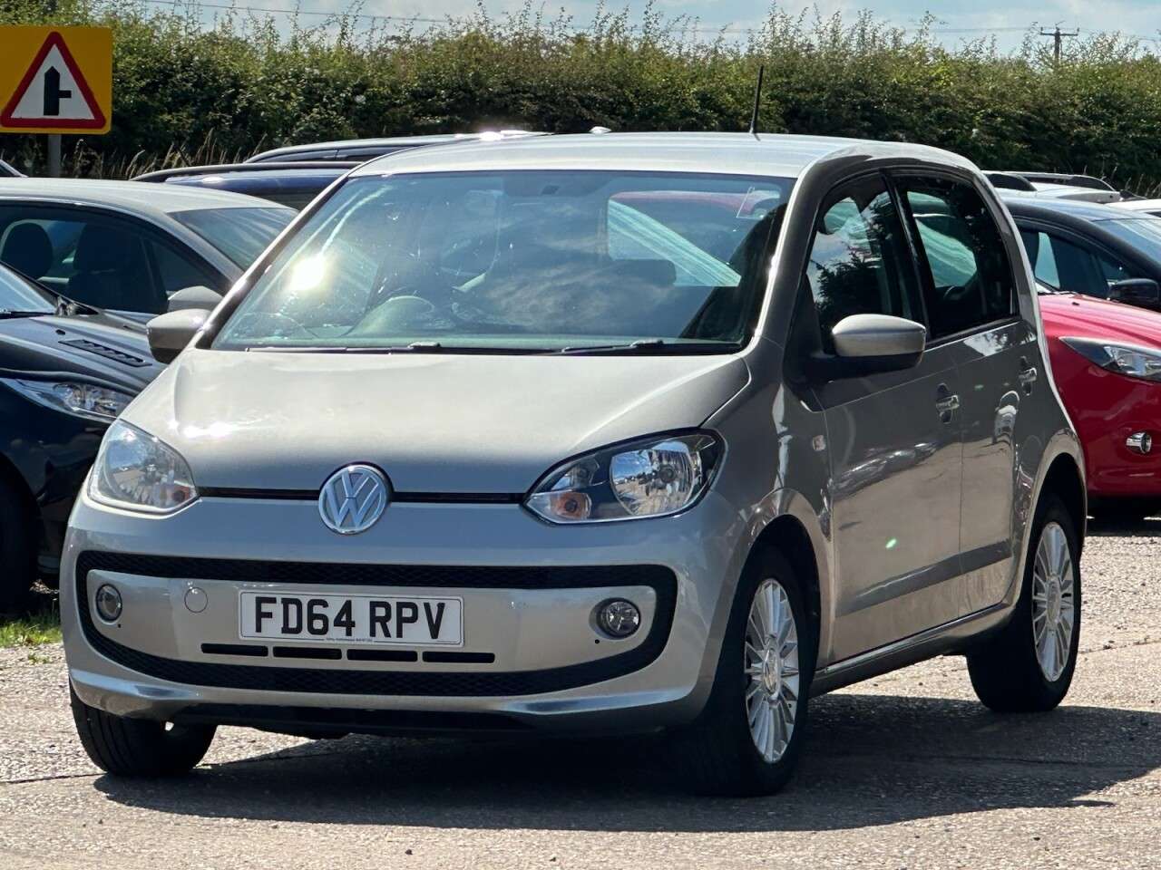 A 2015 VOLKSWAGEN UP 1.0 HIGH UP 5d 74 BHP **HPI CLEAR, FRESH MOT + SVS** A 2015 VOLKSWAGEN UP 1.0 HIGH UP 5d 74 BHP **HPI CLEAR, FRESH MOT + SVS**