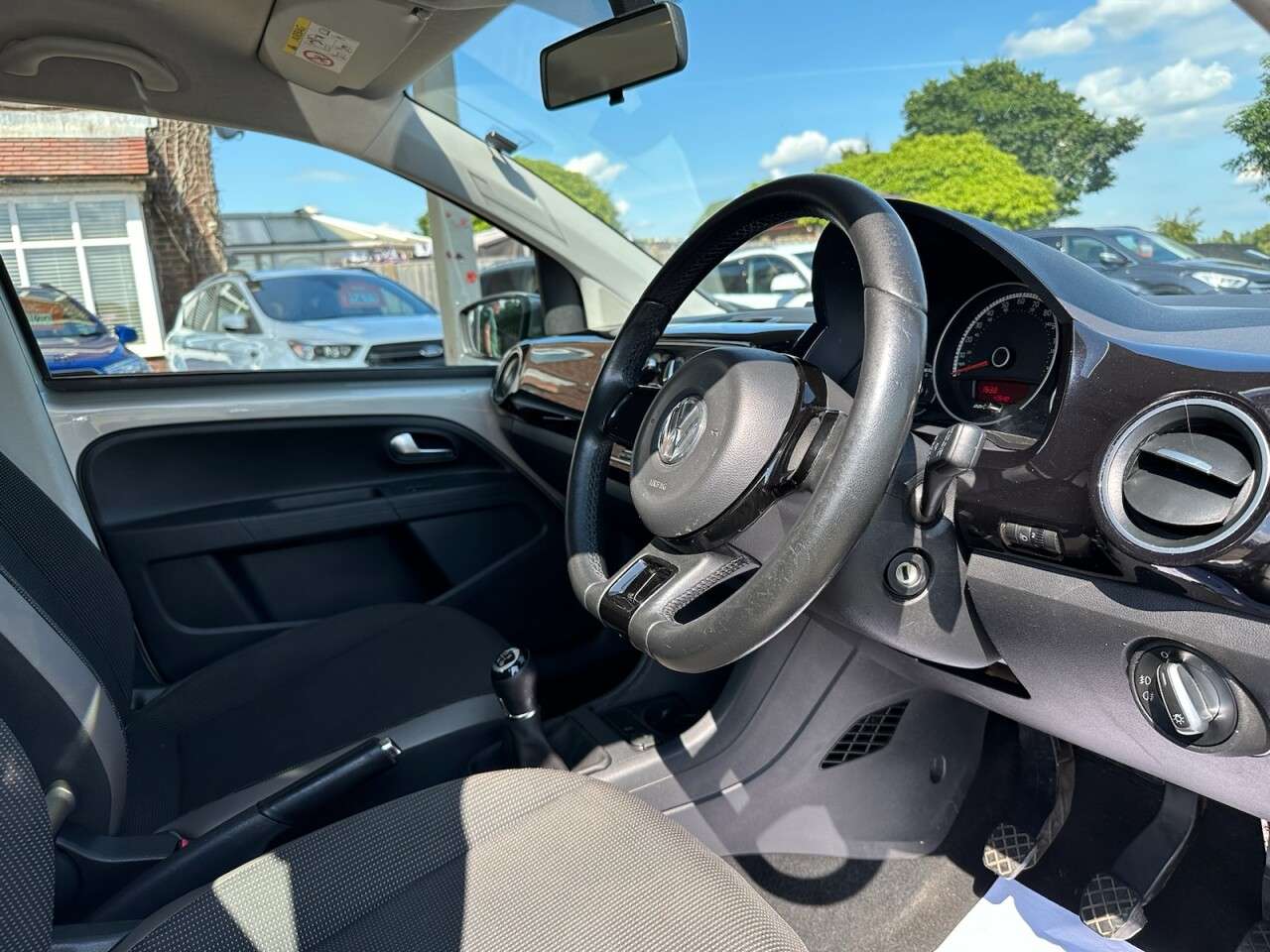 2015 VOLKSWAGEN UP 2015 VOLKSWAGEN UP