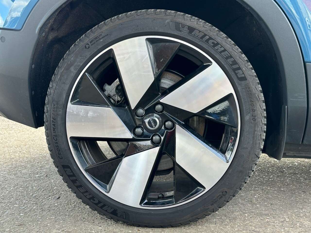 2023 VOLVO C40 2023 VOLVO C40