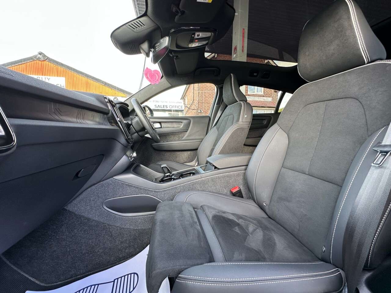 2023 VOLVO C40 2023 VOLVO C40