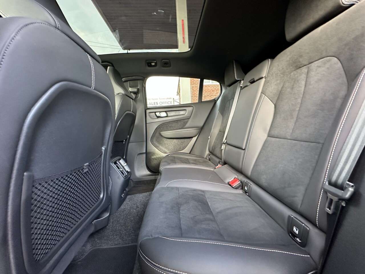 2023 VOLVO C40 2023 VOLVO C40