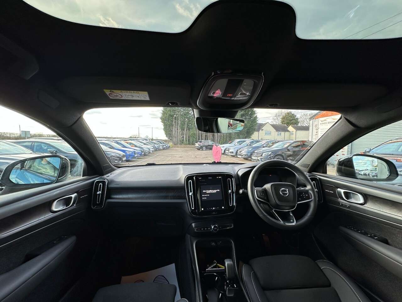 2023 VOLVO C40 2023 VOLVO C40