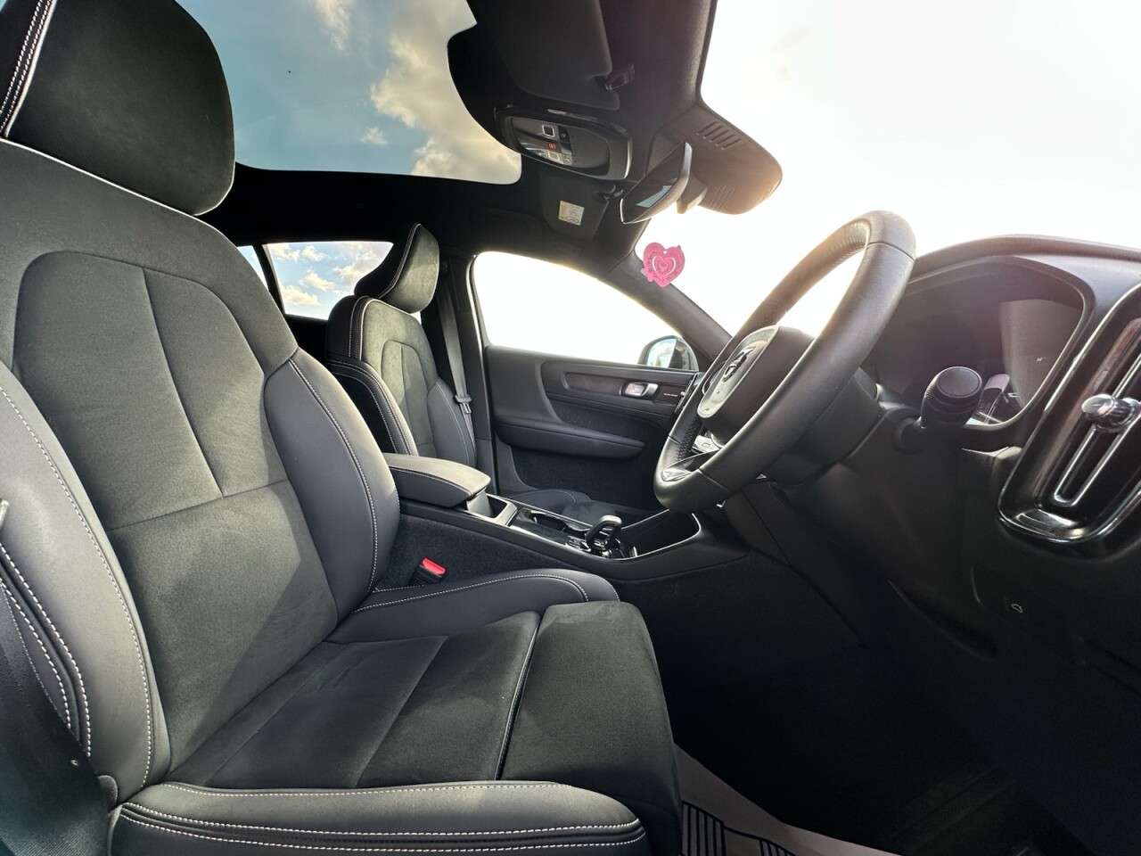 2023 VOLVO C40 2023 VOLVO C40