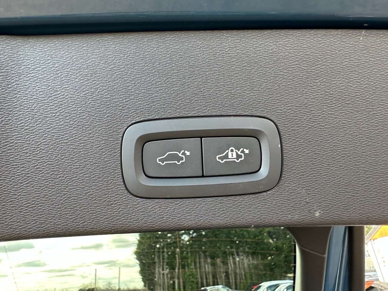 2023 VOLVO C40 2023 VOLVO C40