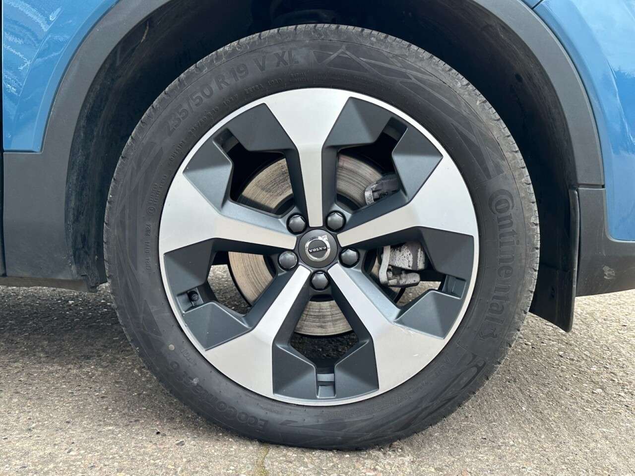 2024 VOLVO XC40 2024 VOLVO XC40