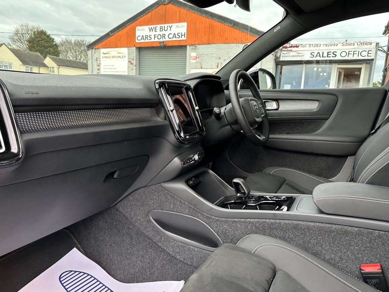 2024 VOLVO XC40 2024 VOLVO XC40