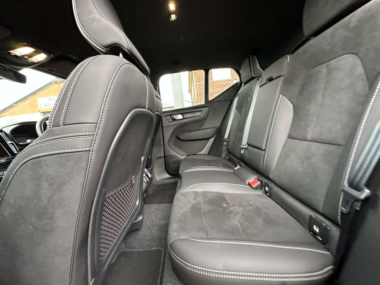 2024 VOLVO XC40 2024 VOLVO XC40