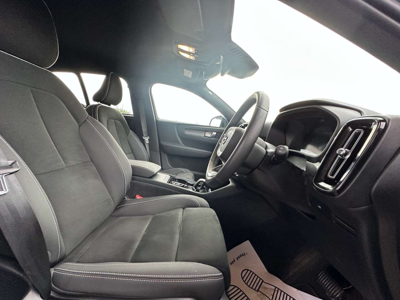 2024 VOLVO XC40 2024 VOLVO XC40