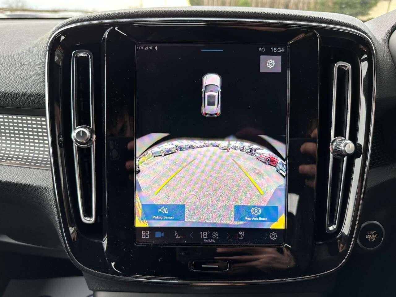 2024 VOLVO XC40 2024 VOLVO XC40