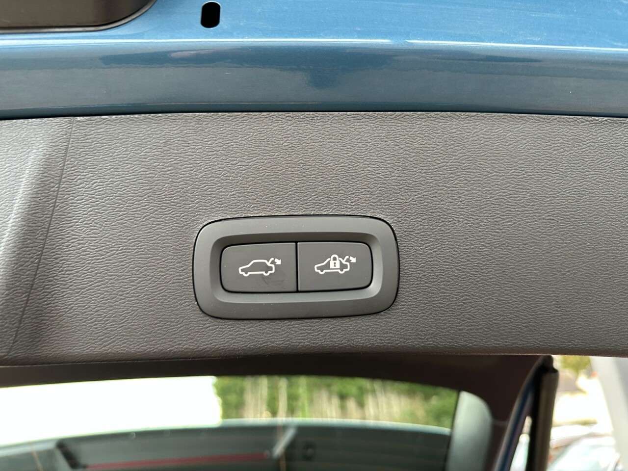 2024 VOLVO XC40 2024 VOLVO XC40