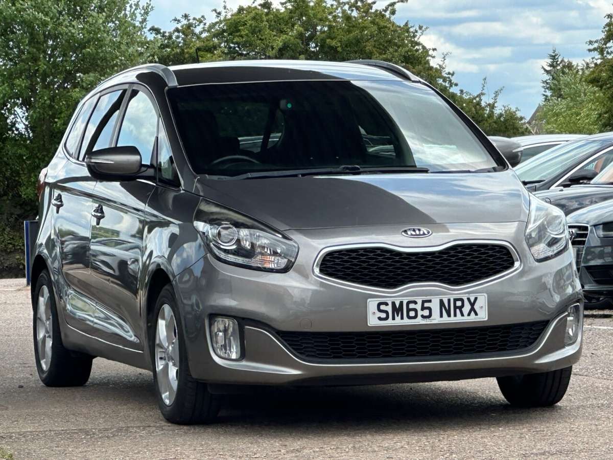 Check out this Kia Carens 2015 Petrol Manual