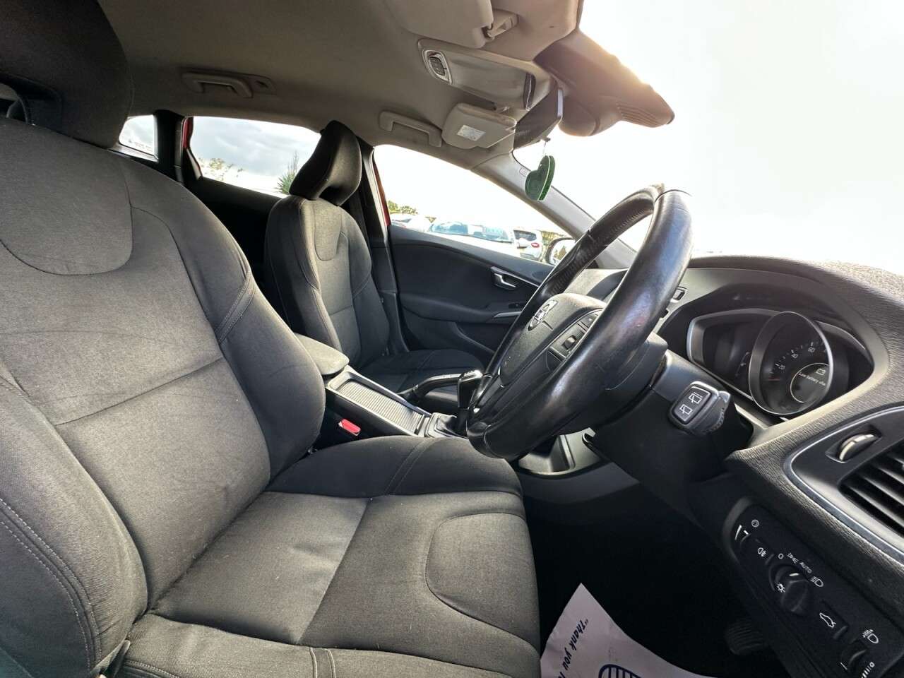 2014 VOLVO V40 2014 VOLVO V40