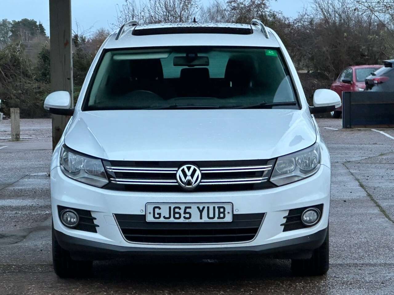 A 2015 VOLKSWAGEN TIGUAN 2.0 TDI BlueMotion Tech Match SUV 5dr Diesel Manual 2WD Euro 6 (s/s) (150 p A 2015 VOLKSWAGEN TIGUAN 2.0 TDI BlueMotion Tech Match SUV 5dr Diesel Manual 2WD Euro 6 (s/s) (150 p