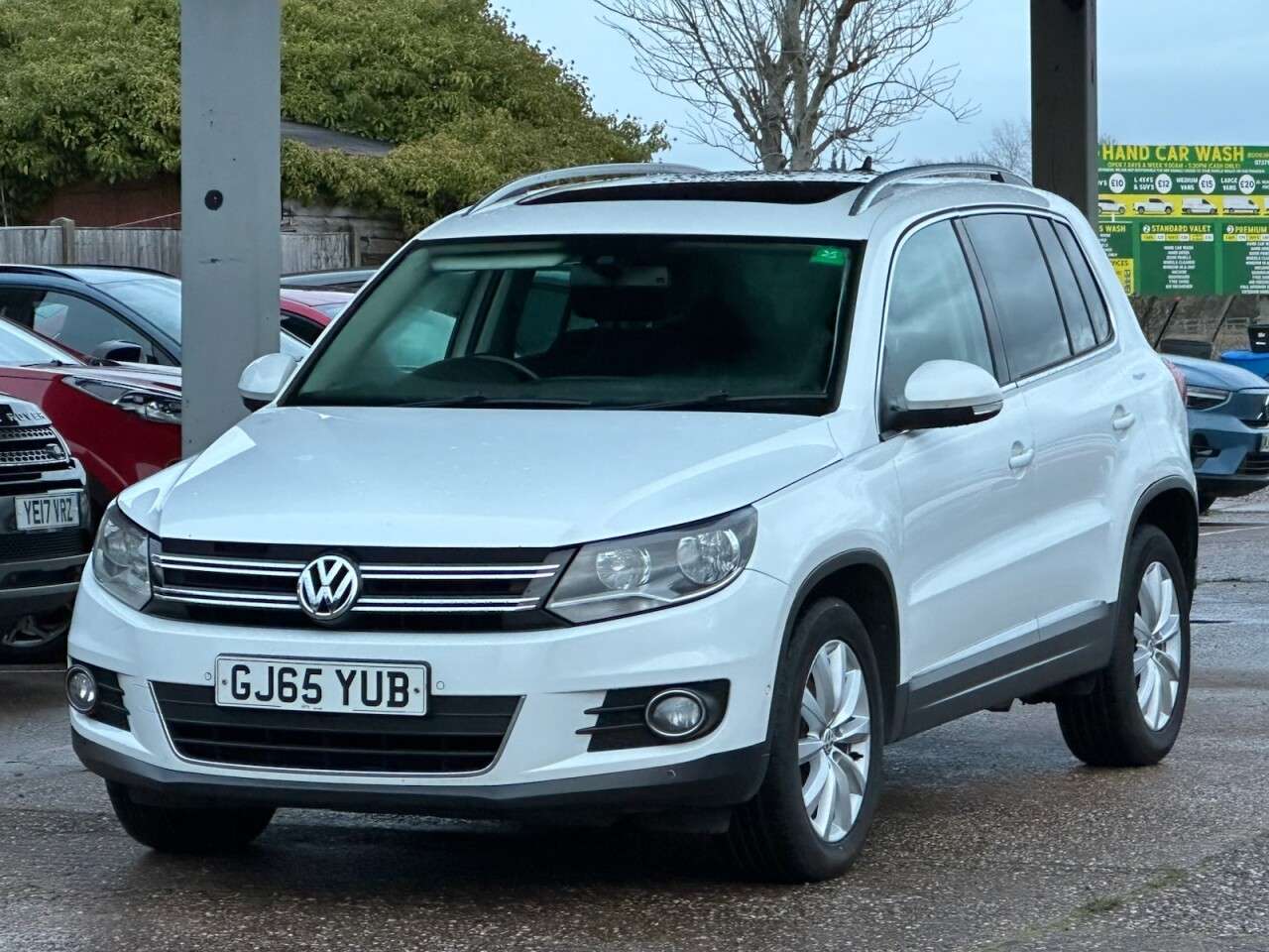 A 2015 VOLKSWAGEN TIGUAN 2.0 TDI BlueMotion Tech Match SUV 5dr Diesel Manual 2WD Euro 6 (s/s) (150 p A 2015 VOLKSWAGEN TIGUAN 2.0 TDI BlueMotion Tech Match SUV 5dr Diesel Manual 2WD Euro 6 (s/s) (150 p