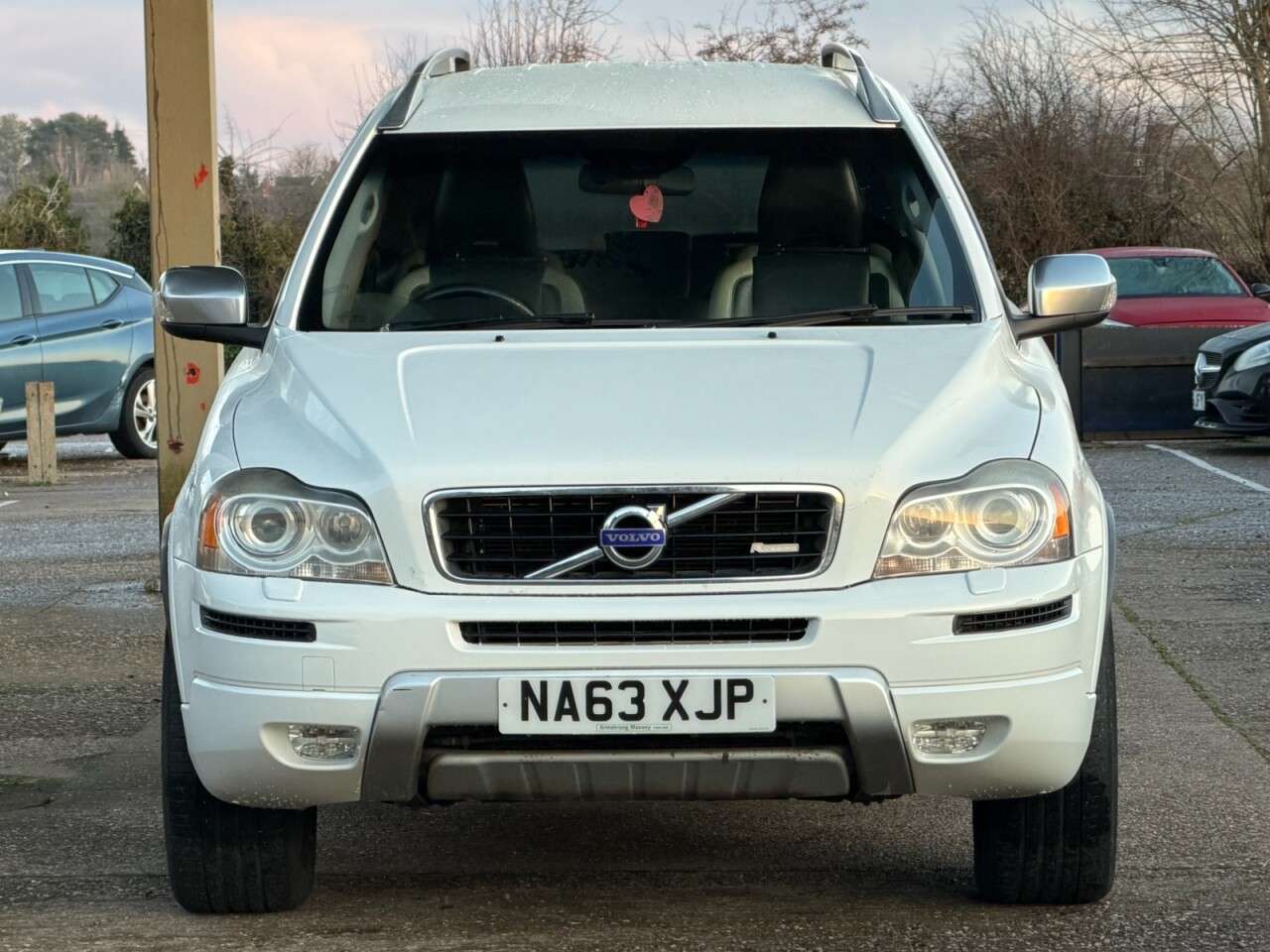 A 2013 VOLVO XC90 2.4 D5 R-Design Nav SUV 5dr Diesel Geartronic 4WD Euro 5 (200 ps) **HPI CLE A 2013 VOLVO XC90 2.4 D5 R-Design Nav SUV 5dr Diesel Geartronic 4WD Euro 5 (200 ps) **HPI CLE