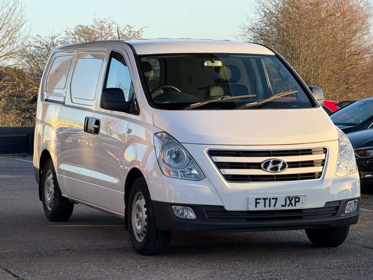 A 2017 HYUNDAI ILOAD 2.5 CRDI SE Panel Van 6dr Diesel Manual (216 g/km, 114 bhp) **HPI CLEAR~FRE A 2017 HYUNDAI ILOAD 2.5 CRDI SE Panel Van 6dr Diesel Manual (216 g/km, 114 bhp) **HPI CLEAR~FRE