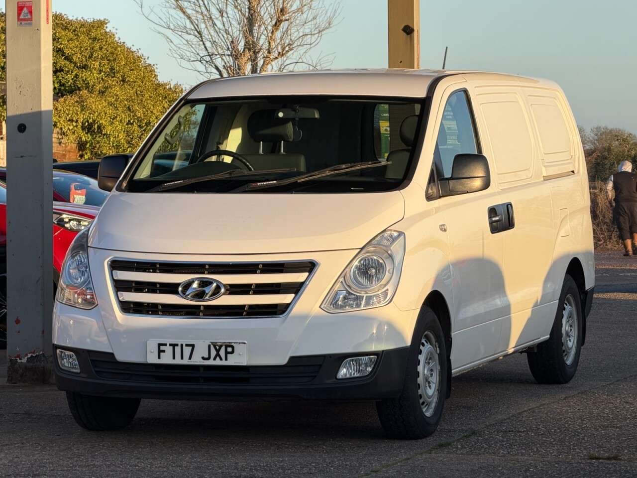 A 2017 HYUNDAI ILOAD 2.5 CRDI SE Panel Van 6dr Diesel Manual (216 g/km, 114 bhp) **HPI CLEAR~FRE A 2017 HYUNDAI ILOAD 2.5 CRDI SE Panel Van 6dr Diesel Manual (216 g/km, 114 bhp) **HPI CLEAR~FRE