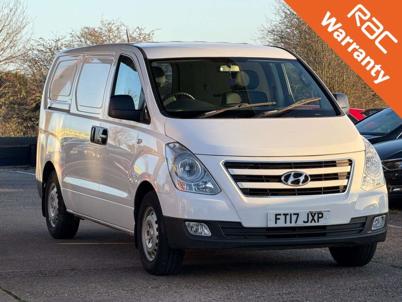 A 2017 HYUNDAI ILOAD 2.5 CRDI SE Panel Van 6dr Diesel Manual (216 g/km, 114 bhp) **HPI CLEAR~FRE A 2017 HYUNDAI ILOAD 2.5 CRDI SE Panel Van 6dr Diesel Manual (216 g/km, 114 bhp) **HPI CLEAR~FRE