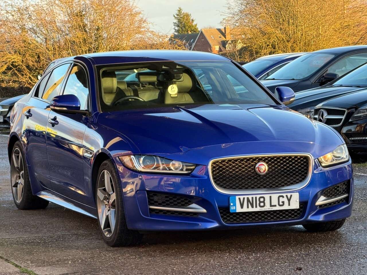 A 2018 JAGUAR XE 2.0d R-Sport Saloon 4dr Diesel Auto Euro 6 (s/s) (180 ps) **SATNAV~LEATHER~ A 2018 JAGUAR XE 2.0d R-Sport Saloon 4dr Diesel Auto Euro 6 (s/s) (180 ps) **SATNAV~LEATHER~