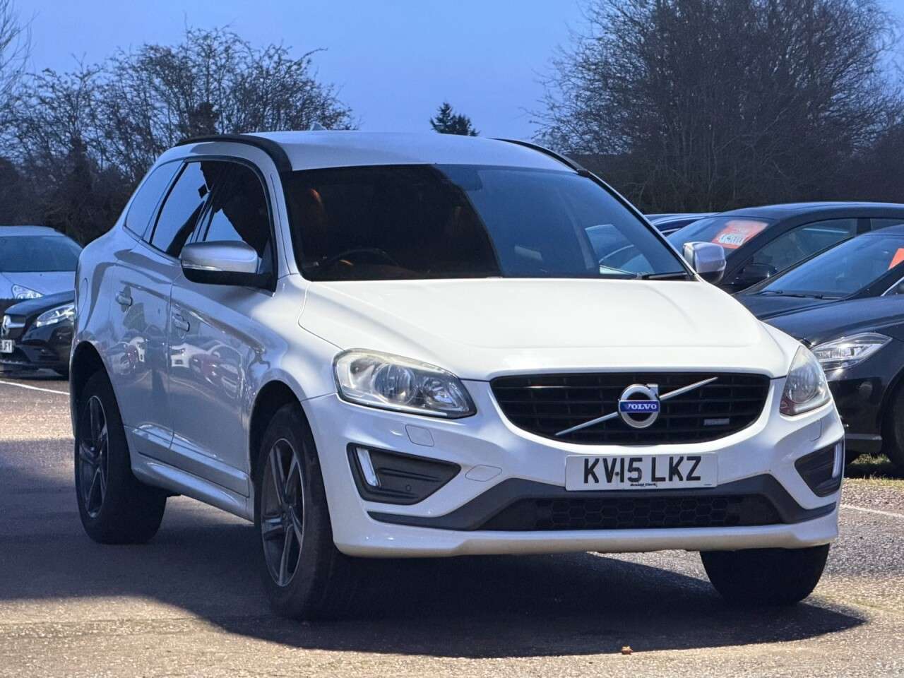 A 2015 VOLVO XC60 2.4 D5 R-Design Nav SUV 5dr Diesel Geartronic AWD Euro 5 (215 ps) **LEATHER A 2015 VOLVO XC60 2.4 D5 R-Design Nav SUV 5dr Diesel Geartronic AWD Euro 5 (215 ps) **LEATHER