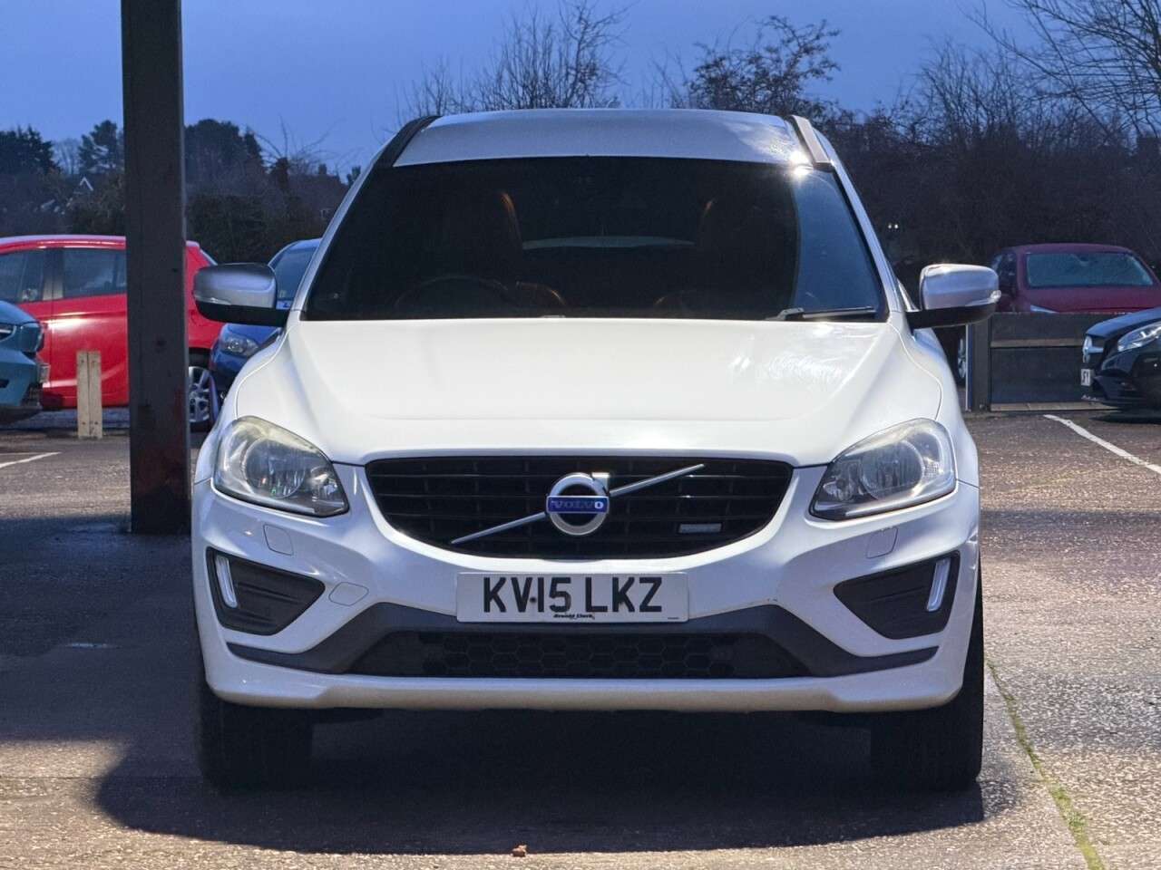 A 2015 VOLVO XC60 2.4 D5 R-Design Nav SUV 5dr Diesel Geartronic AWD Euro 5 (215 ps) **LEATHER A 2015 VOLVO XC60 2.4 D5 R-Design Nav SUV 5dr Diesel Geartronic AWD Euro 5 (215 ps) **LEATHER