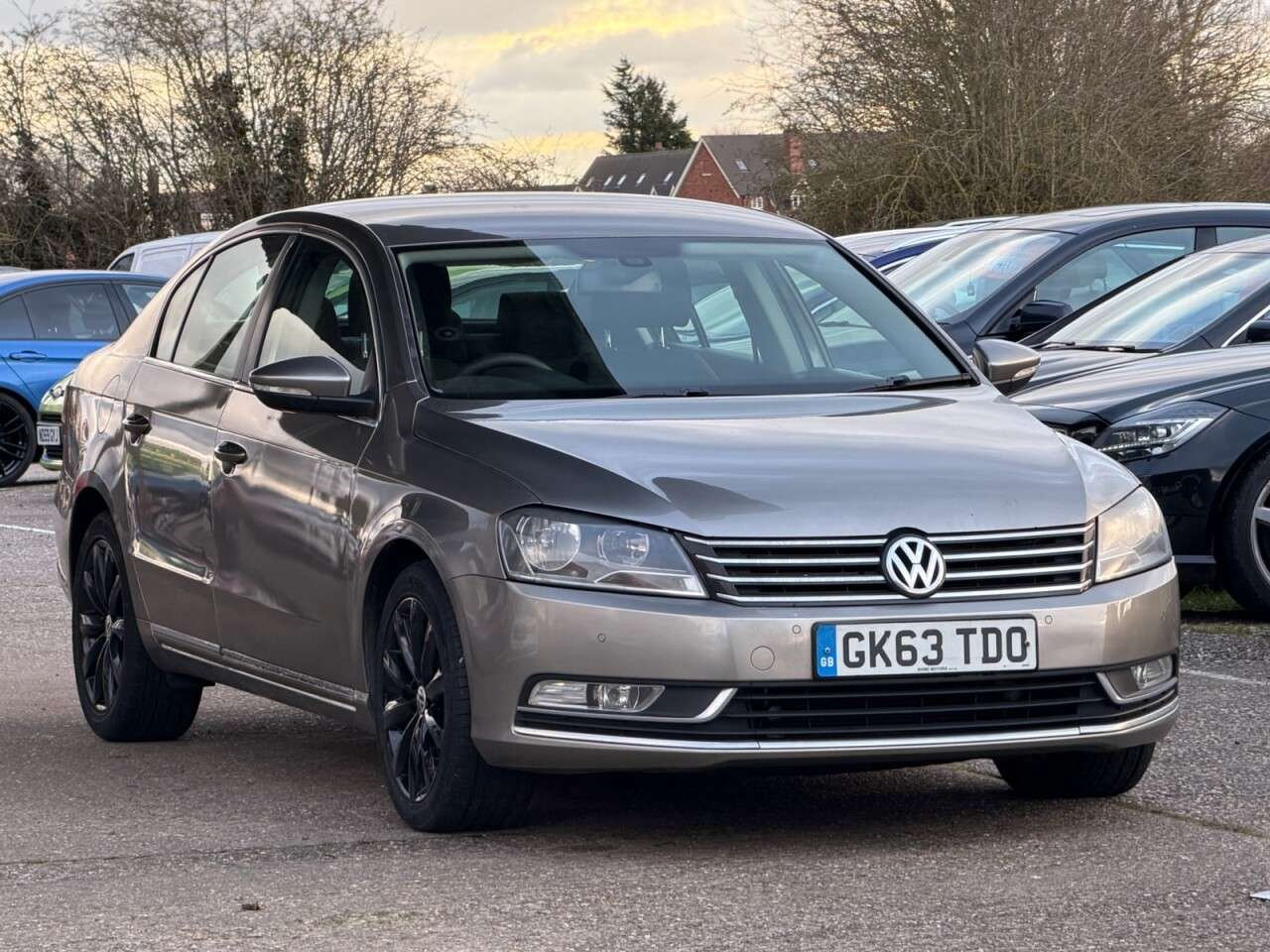 A 2013 VOLKSWAGEN PASSAT 2.0 TDI BlueMotion Tech Highline Saloon 4dr Diesel DSG Euro 5 (s/s) (140 ps A 2013 VOLKSWAGEN PASSAT 2.0 TDI BlueMotion Tech Highline Saloon 4dr Diesel DSG Euro 5 (s/s) (140 ps