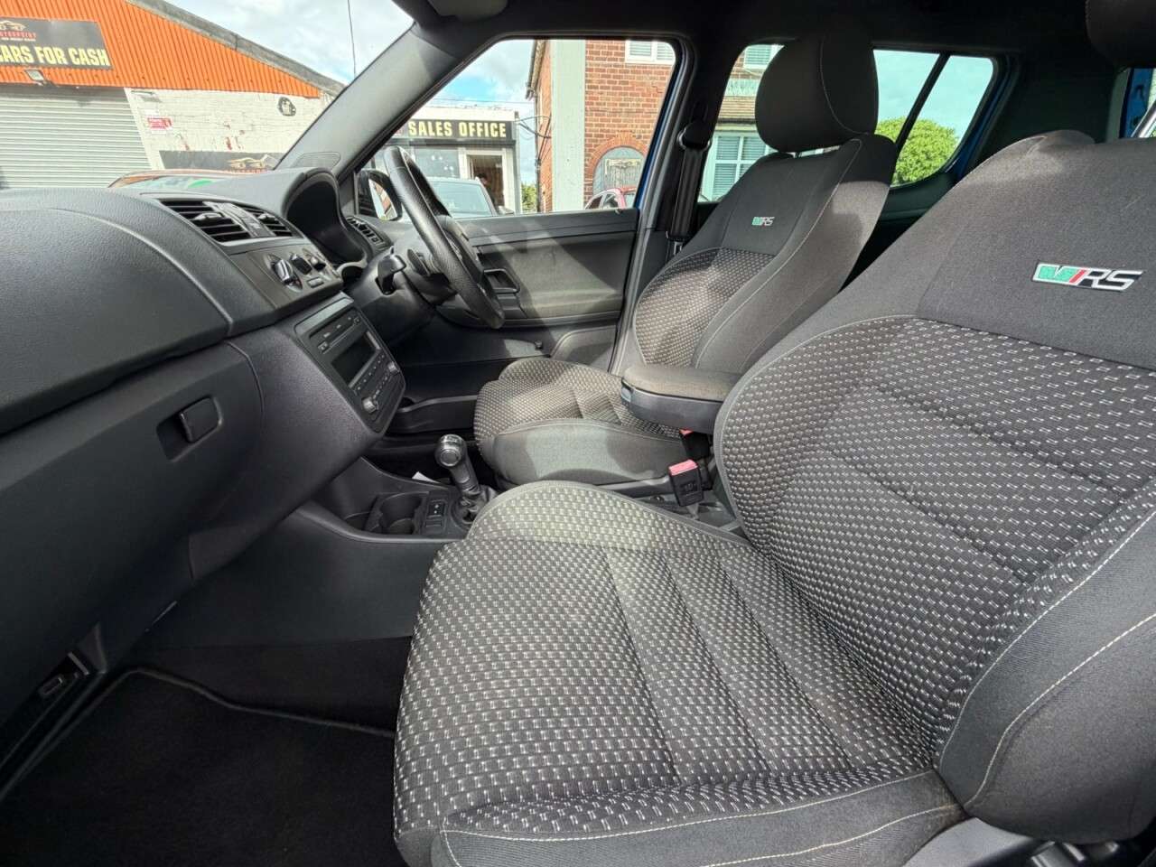 2011 SKODA FABIA 2011 SKODA FABIA