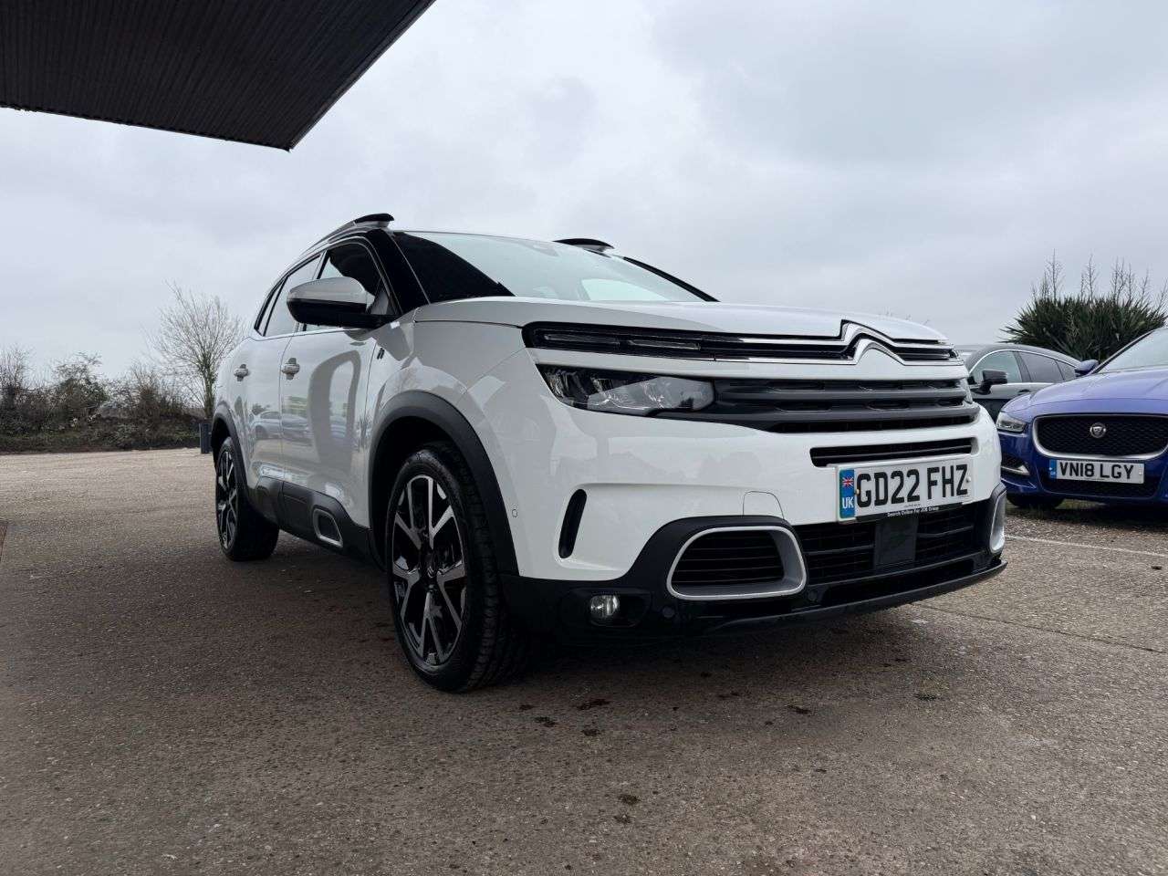 A 2022 CITROEN C5 AIRCROSS 1.6 13.2kWh Shine Plus SUV 5dr Petrol Plug-in Hybrid e-EAT8 Euro 6 (s/s) (2 A 2022 CITROEN C5 AIRCROSS 1.6 13.2kWh Shine Plus SUV 5dr Petrol Plug-in Hybrid e-EAT8 Euro 6 (s/s) (2
