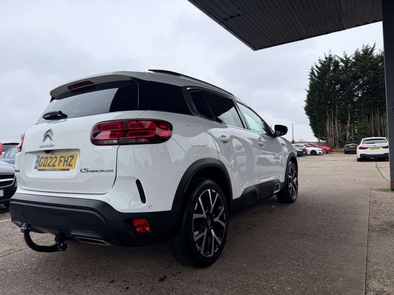 A 2022 CITROEN C5 AIRCROSS 1.6 13.2kWh Shine Plus SUV 5dr Petrol Plug-in Hybrid e-EAT8 Euro 6 (s/s) (2 A 2022 CITROEN C5 AIRCROSS 1.6 13.2kWh Shine Plus SUV 5dr Petrol Plug-in Hybrid e-EAT8 Euro 6 (s/s) (2