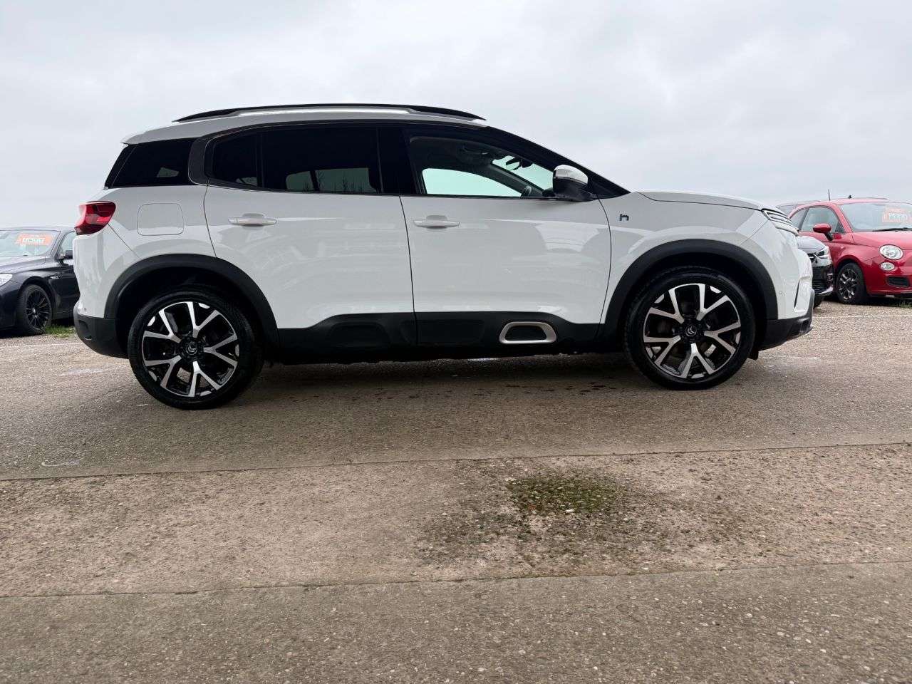 A 2022 CITROEN C5 AIRCROSS 1.6 13.2kWh Shine Plus SUV 5dr Petrol Plug-in Hybrid e-EAT8 Euro 6 (s/s) (2 A 2022 CITROEN C5 AIRCROSS 1.6 13.2kWh Shine Plus SUV 5dr Petrol Plug-in Hybrid e-EAT8 Euro 6 (s/s) (2