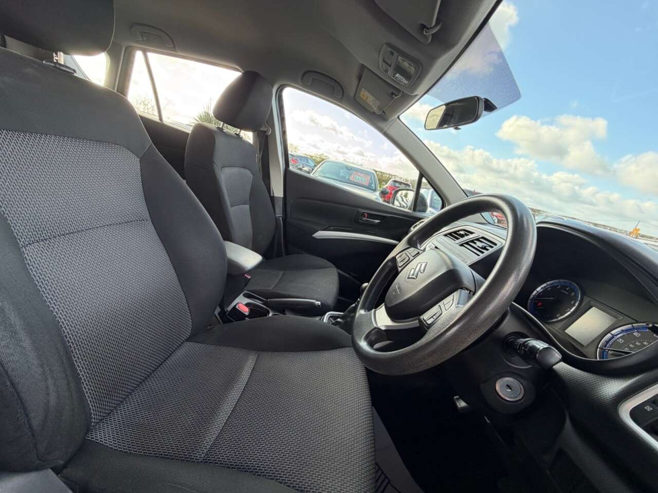 2015 SUZUKI SX4 S-CROSS 2015 SUZUKI SX4 S-CROSS