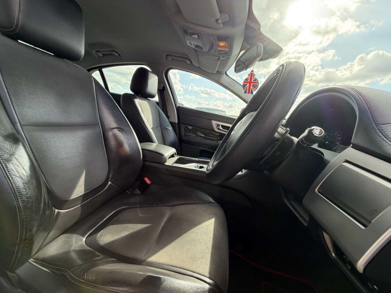 2012 JAGUAR XF 2012 JAGUAR XF