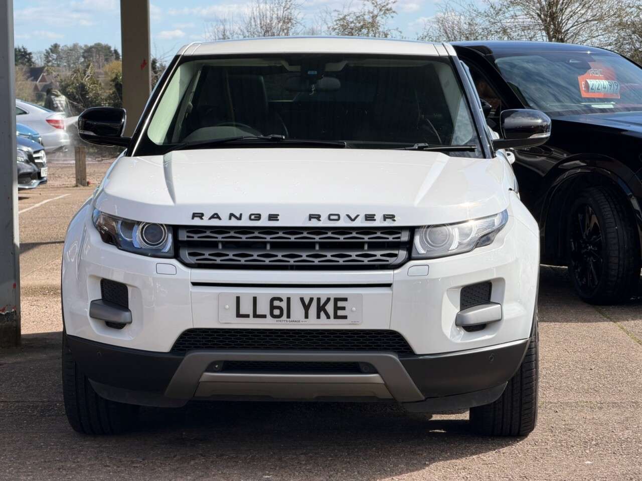 A 2011 LAND ROVER RANGE ROVER EVOQUE 2.2 SD4 Pure SUV 5dr Diesel Auto 4WD Euro 5 (190 ps) A 2011 LAND ROVER RANGE ROVER EVOQUE 2.2 SD4 Pure SUV 5dr Diesel Auto 4WD Euro 5 (190 ps)