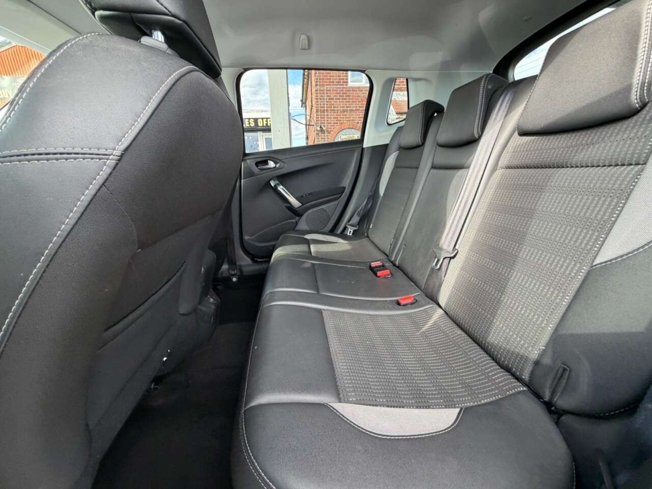 2016 PEUGEOT 2008 2016 PEUGEOT 2008