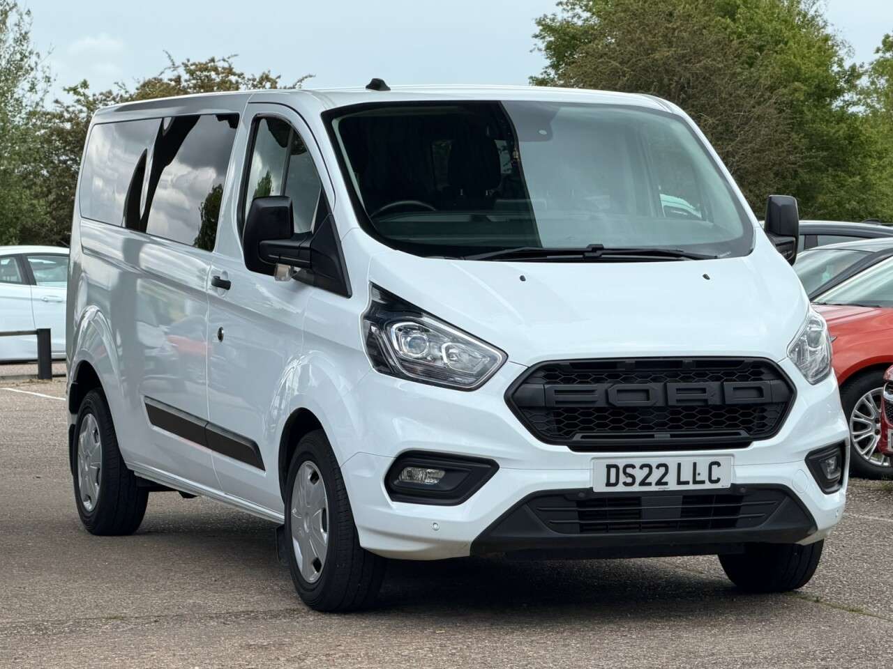 A 2022 FORD TRANSIT CUSTOM 2.0 320 EcoBlue Trend Kombi Double Cab 5dr Diesel Manual L2 H1 Euro 6 (s/s) A 2022 FORD TRANSIT CUSTOM 2.0 320 EcoBlue Trend Kombi Double Cab 5dr Diesel Manual L2 H1 Euro 6 (s/s)
