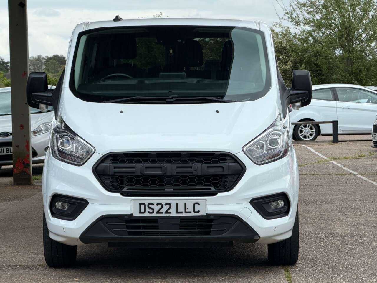 A 2022 FORD TRANSIT CUSTOM 2.0 320 EcoBlue Trend Kombi Double Cab 5dr Diesel Manual L2 H1 Euro 6 (s/s) A 2022 FORD TRANSIT CUSTOM 2.0 320 EcoBlue Trend Kombi Double Cab 5dr Diesel Manual L2 H1 Euro 6 (s/s)