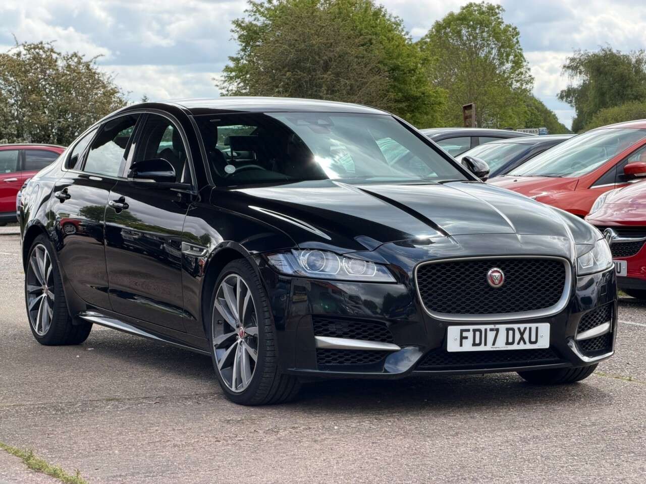 A 2017 JAGUAR XF 2.0i R-Sport Saloon 4dr Petrol Auto Euro 6 (s/s) (250 ps) **HPI CLEAR~FRESH A 2017 JAGUAR XF 2.0i R-Sport Saloon 4dr Petrol Auto Euro 6 (s/s) (250 ps) **HPI CLEAR~FRESH