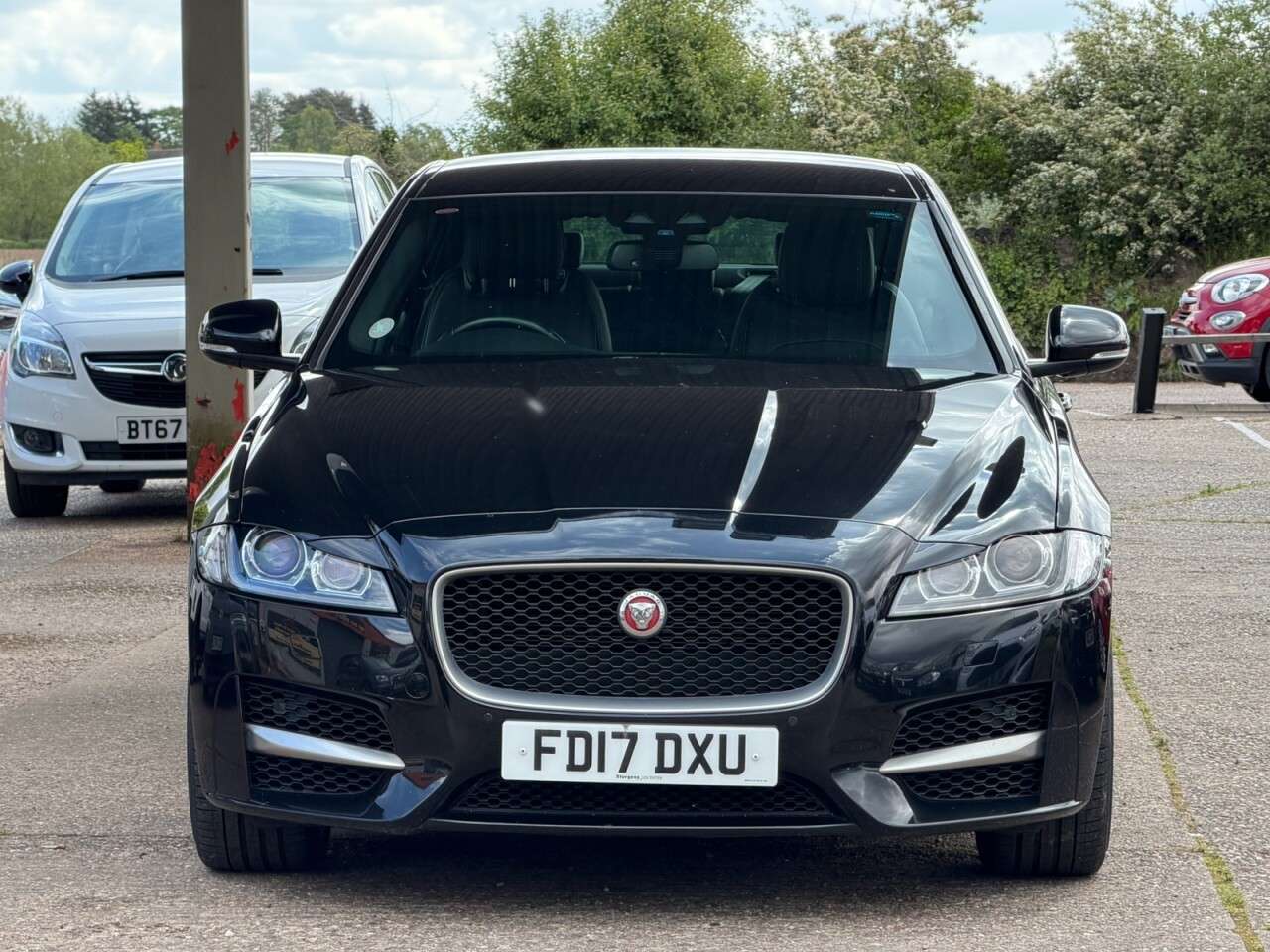 A 2017 JAGUAR XF 2.0i R-Sport Saloon 4dr Petrol Auto Euro 6 (s/s) (250 ps) **HPI CLEAR~FRESH A 2017 JAGUAR XF 2.0i R-Sport Saloon 4dr Petrol Auto Euro 6 (s/s) (250 ps) **HPI CLEAR~FRESH
