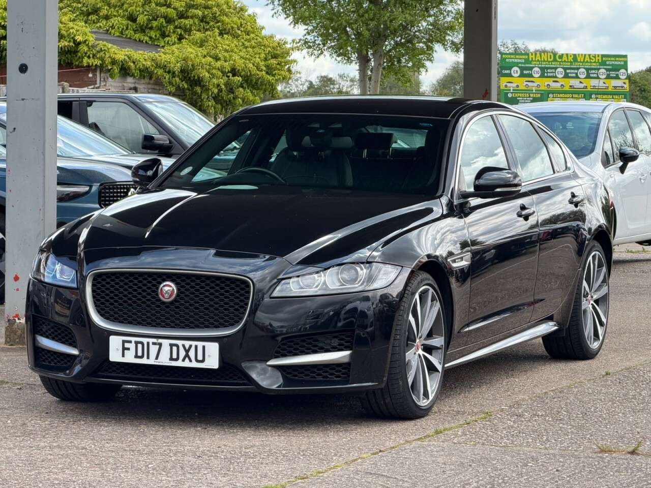 A 2017 JAGUAR XF 2.0i R-Sport Saloon 4dr Petrol Auto Euro 6 (s/s) (250 ps) **HPI CLEAR~FRESH A 2017 JAGUAR XF 2.0i R-Sport Saloon 4dr Petrol Auto Euro 6 (s/s) (250 ps) **HPI CLEAR~FRESH