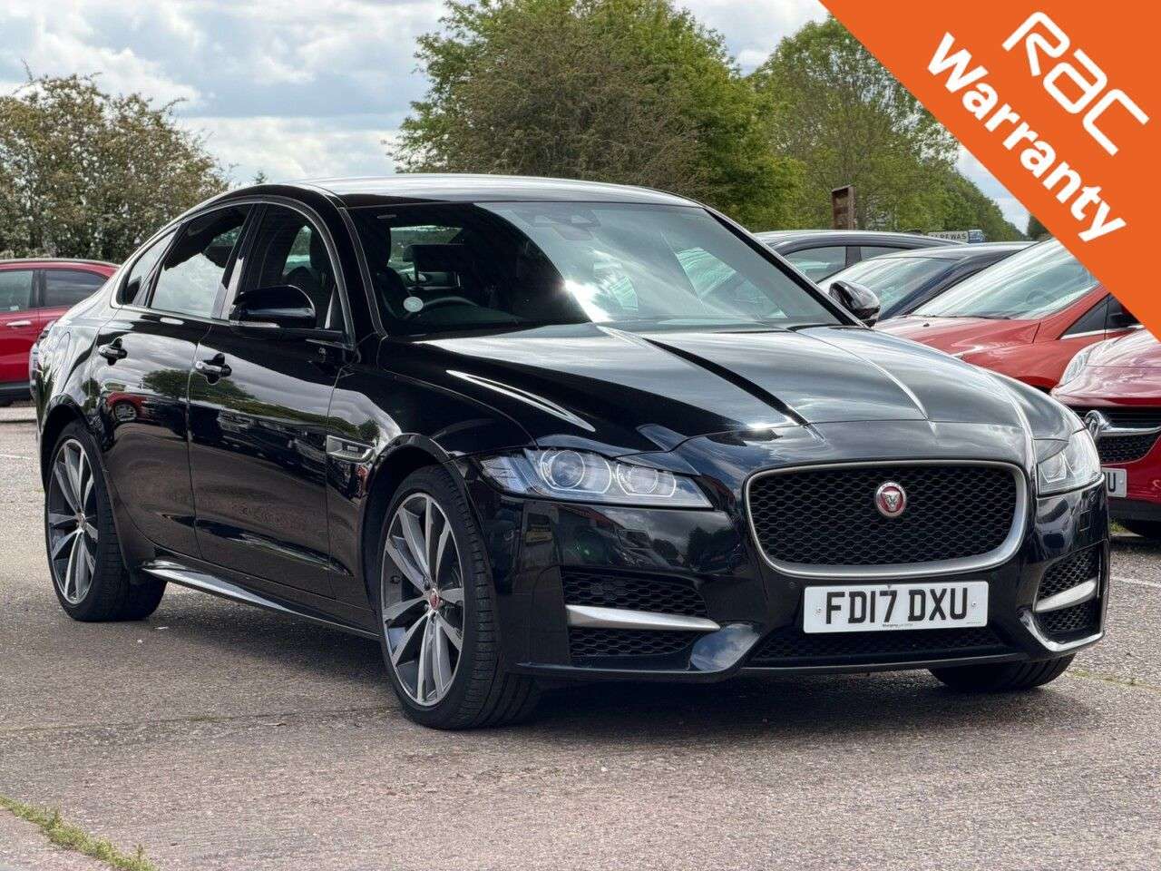 A 2017 JAGUAR XF 2.0i R-Sport Saloon 4dr Petrol Auto Euro 6 (s/s) (250 ps) **HPI CLEAR~FRESH A 2017 JAGUAR XF 2.0i R-Sport Saloon 4dr Petrol Auto Euro 6 (s/s) (250 ps) **HPI CLEAR~FRESH