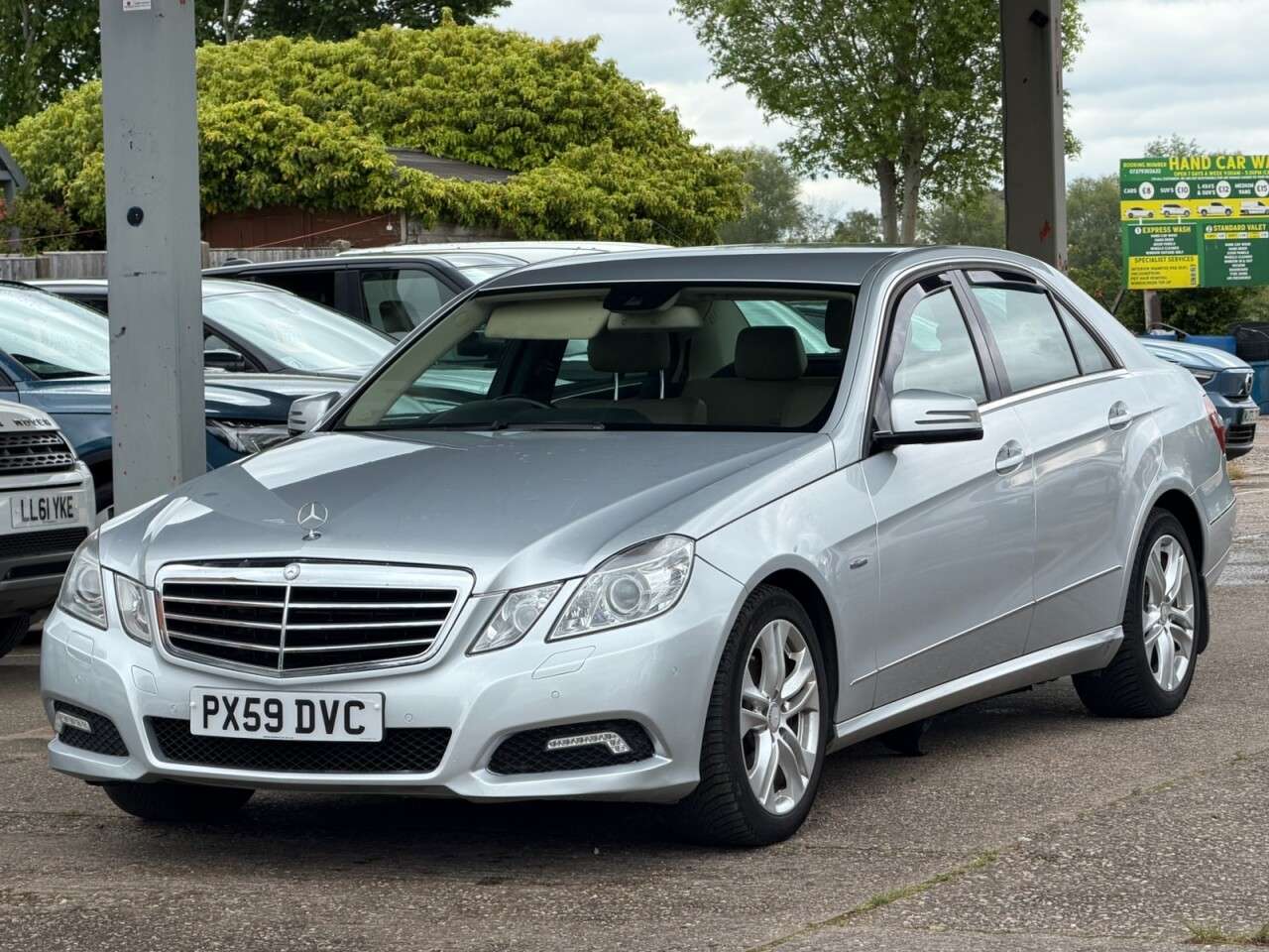 A 2009 MERCEDES-BENZ E-CLASS 3.0 E350 CDI V6 BlueEfficiency Avantgarde Saloon 4dr Diesel G-Tronic Euro 5 A 2009 MERCEDES-BENZ E-CLASS 3.0 E350 CDI V6 BlueEfficiency Avantgarde Saloon 4dr Diesel G-Tronic Euro 5