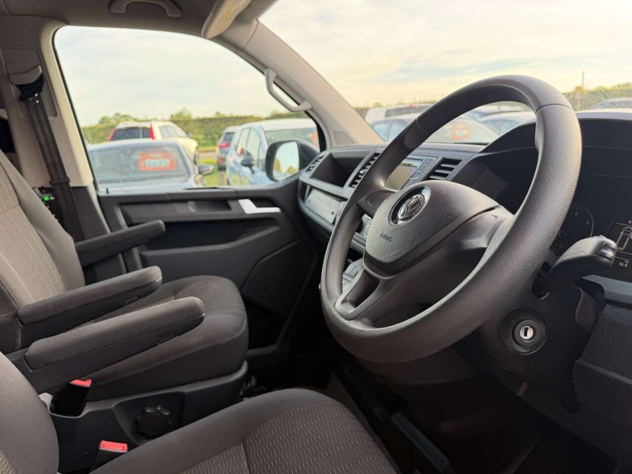 2020 VOLKSWAGEN TRANSPORTER SHUTTLE 2020 VOLKSWAGEN TRANSPORTER SHUTTLE