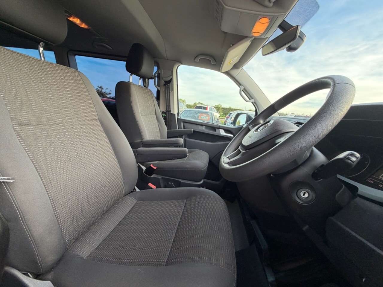 2020 VOLKSWAGEN TRANSPORTER SHUTTLE 2020 VOLKSWAGEN TRANSPORTER SHUTTLE
